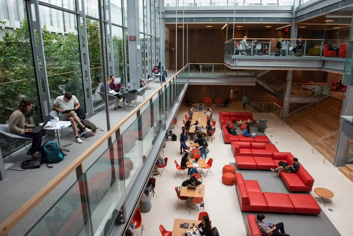 如何讓喋喋不休的大腦安靜下來？自信於愛，直下認取